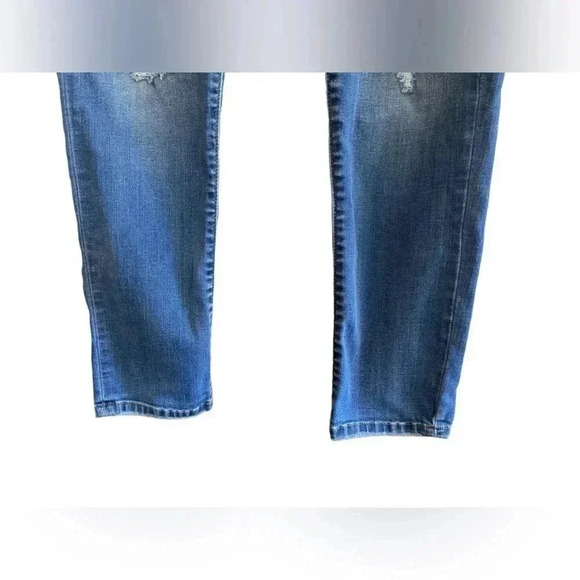 Judy Blue Distressed Boyfriend Fit Jeans JB8284MD.                 (00880) - Picture 6 of 9